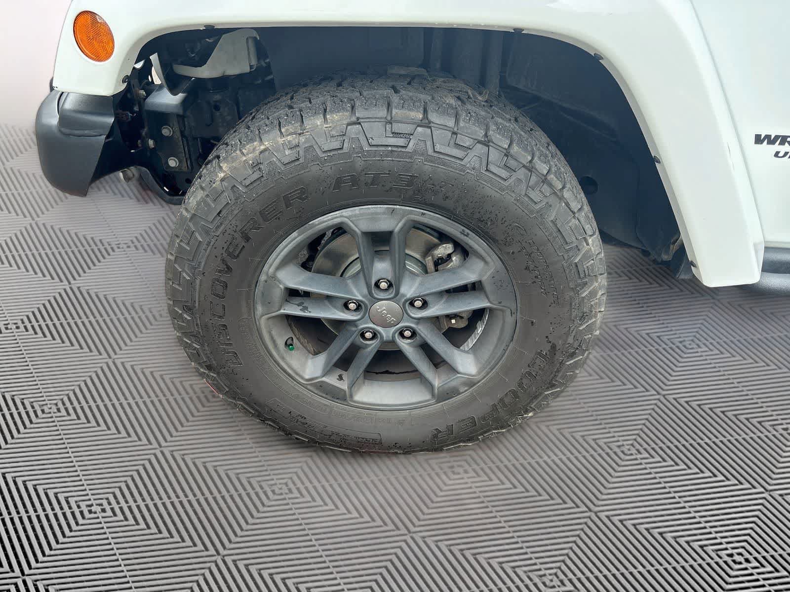Used 2017 Jeep Wrangler Unlimited Sahara AWD/4WD image 29