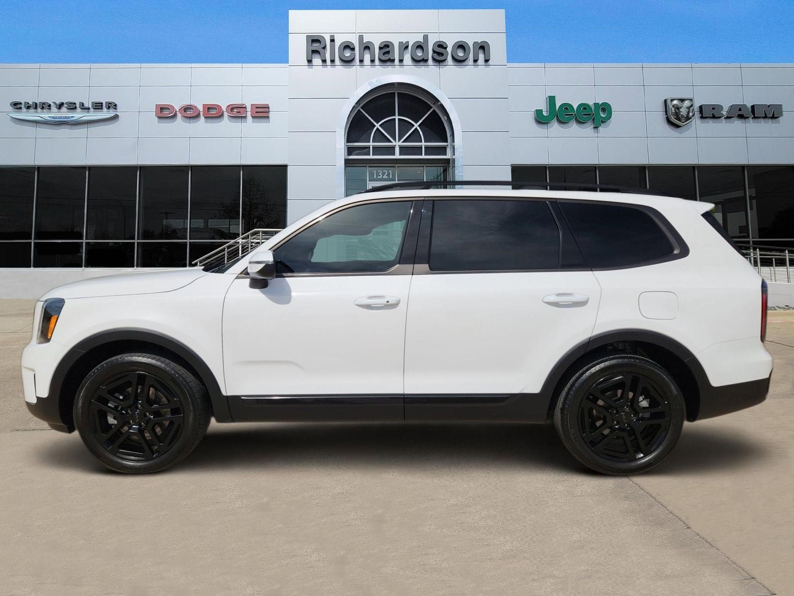 Used 2025 Kia Telluride EX X-Line image 3
