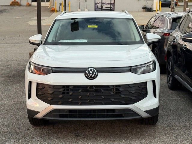 New 2025 Volkswagen Tiguan SE image 10