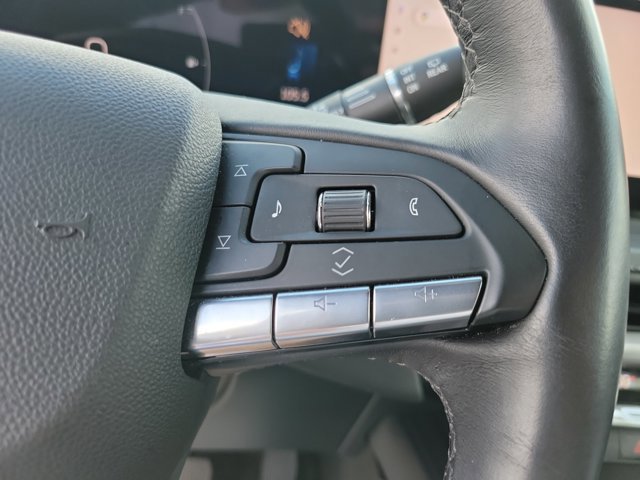 Used 2025 Cadillac XT4 Premium Luxury image 17