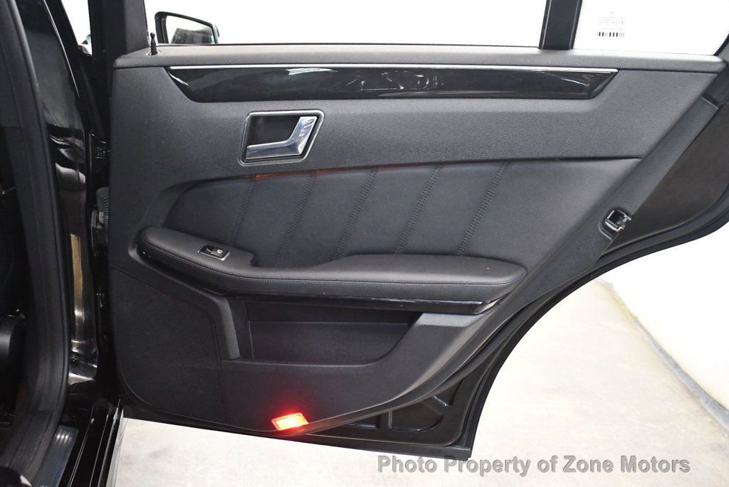 Used 2010 Mercedes-Benz E 550 4MATIC Sedan image 17