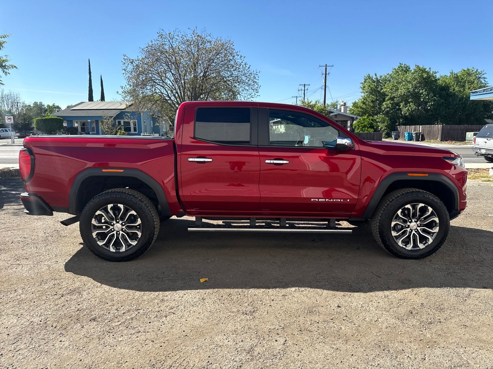 Used 2025 GMC Canyon Denali image 6