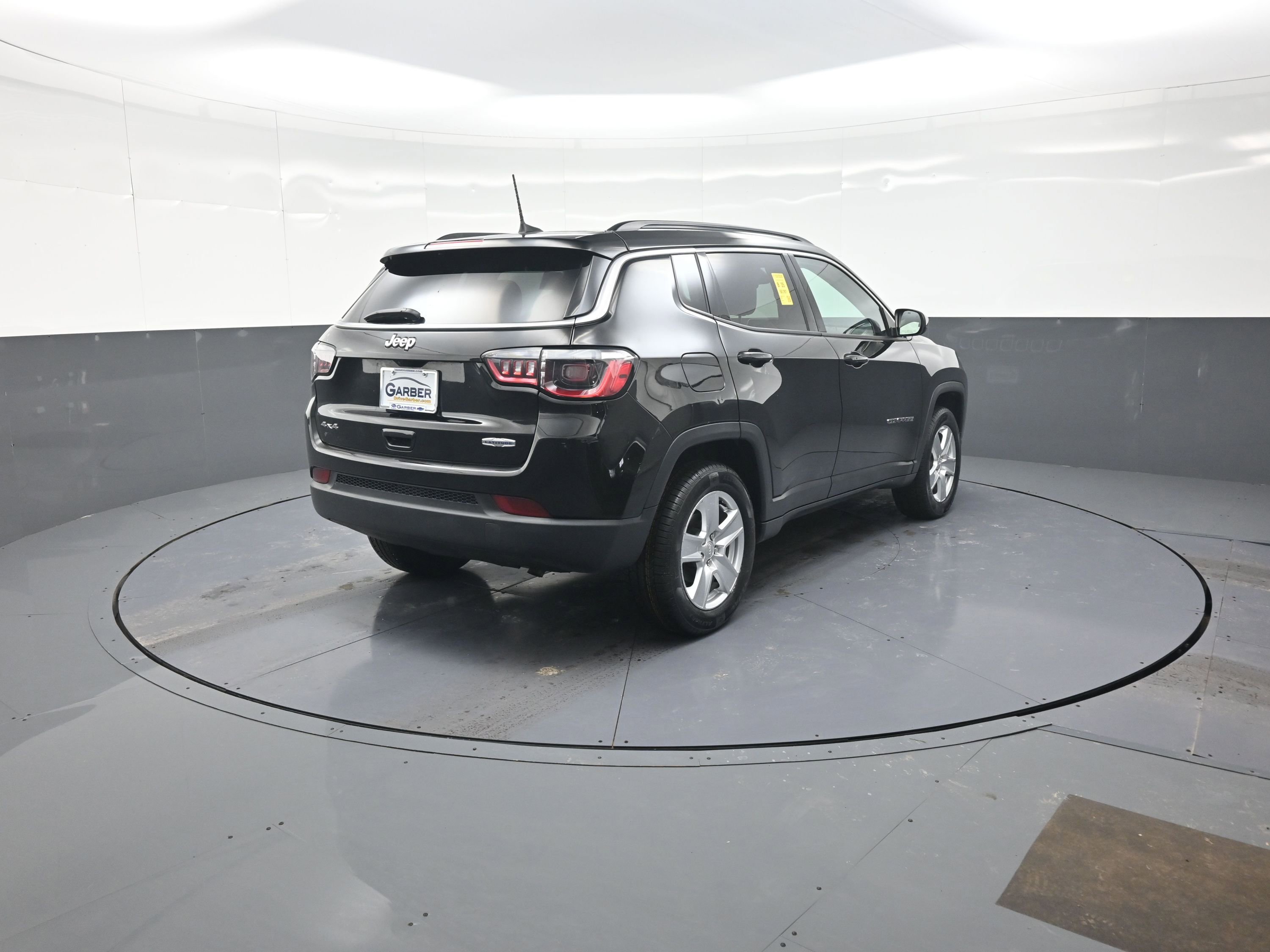 Used 2022 Jeep Compass Latitude w/ Convenience Group image 3