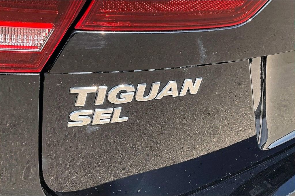 Used 2018 Volkswagen Tiguan SEL Premium image 24