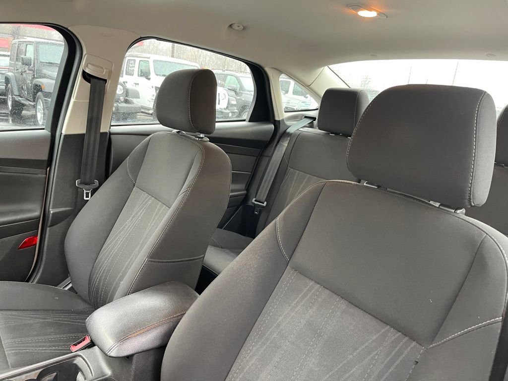 Used 2016 Ford Focus SE w/ SE Sport Package image 12