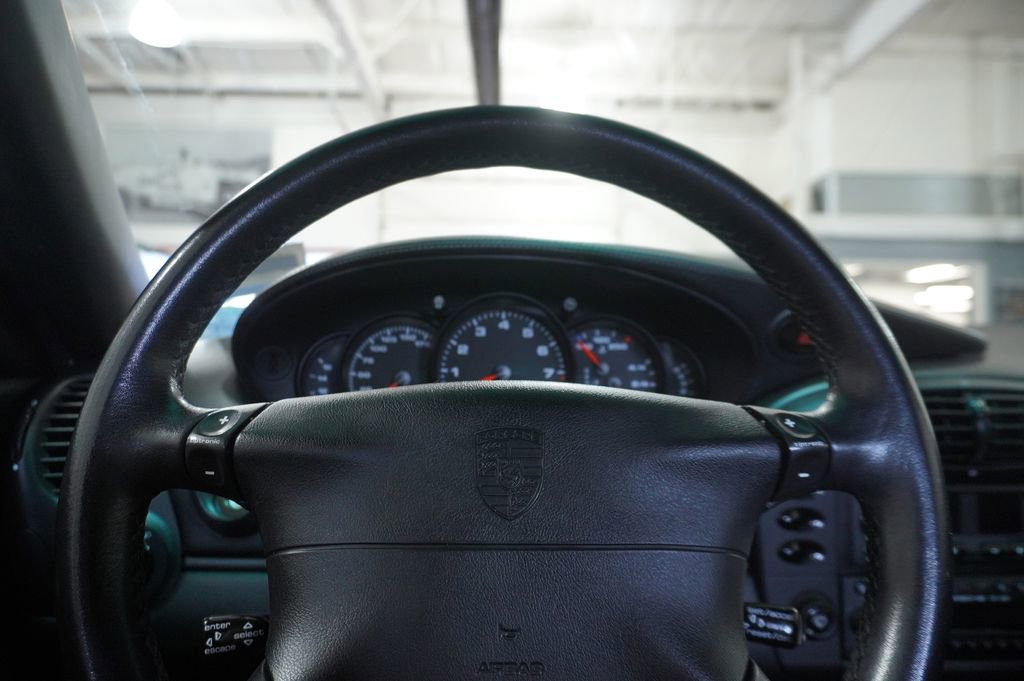 Used 2001 Porsche 911 Carrera RWD image 21