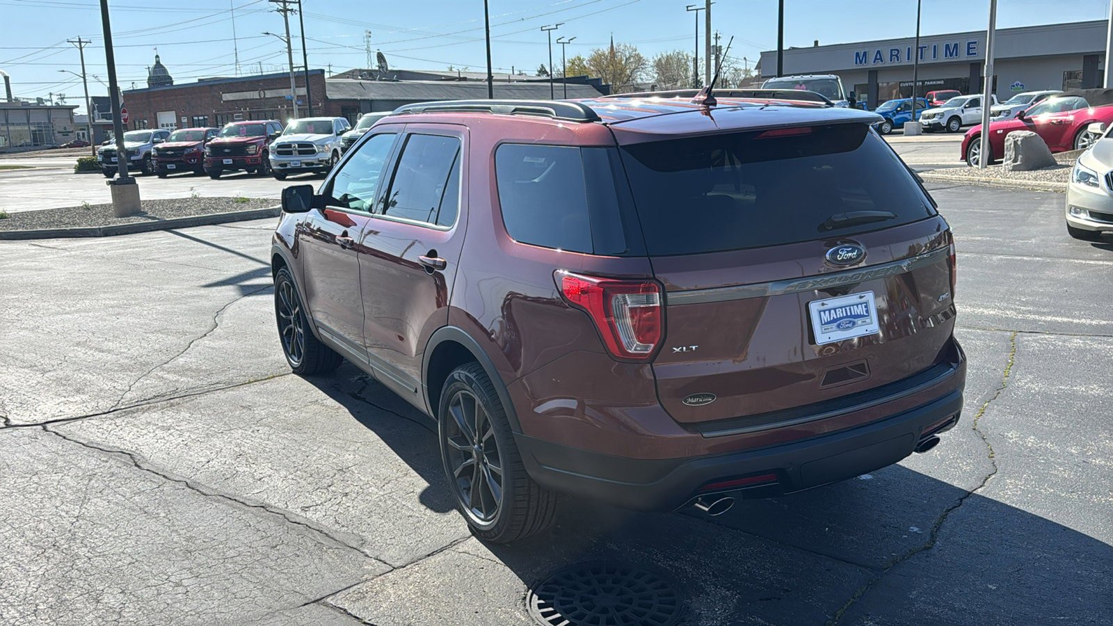 Used 2018 Ford Explorer XLT w/ Equipment Group 202A AWD/4WD image 8