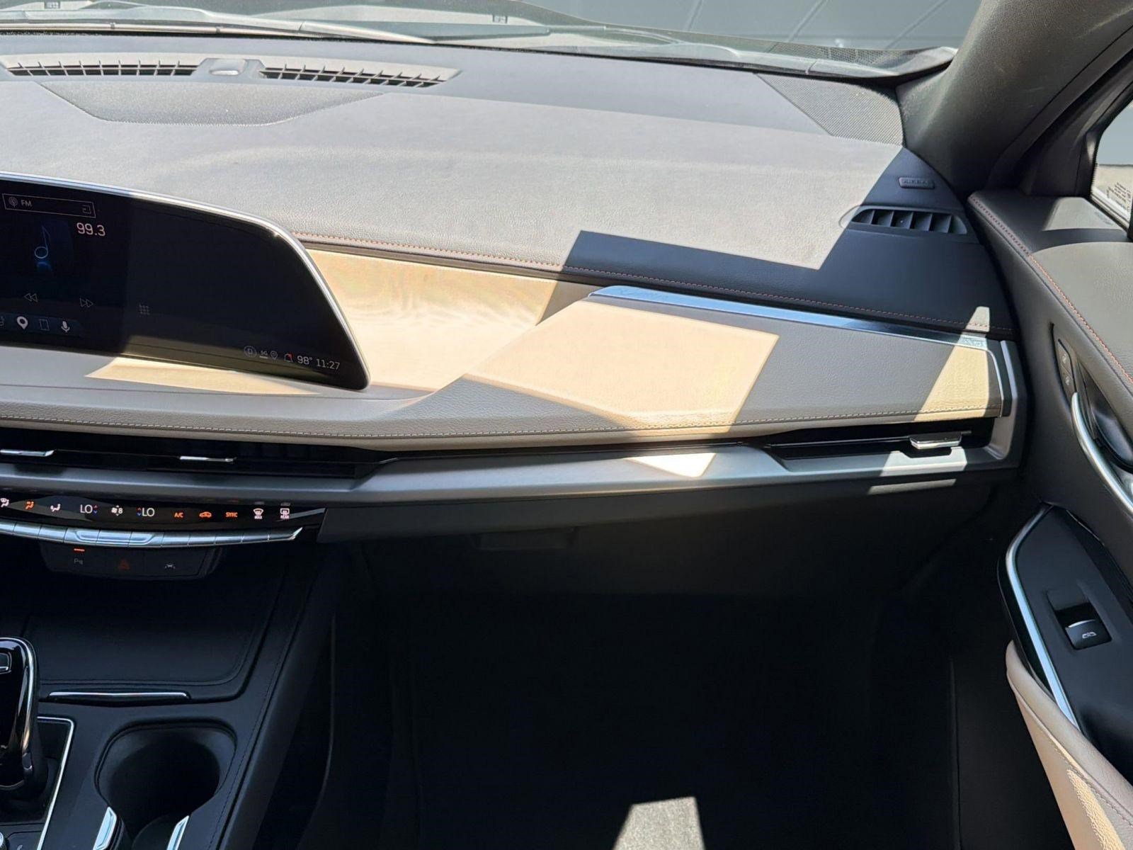 Certified 2024 Cadillac XT4 Luxury FWD image 27