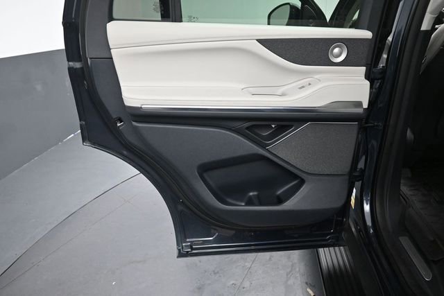 Certified 2025 Lincoln Navigator Reserve AWD/4WD image 26