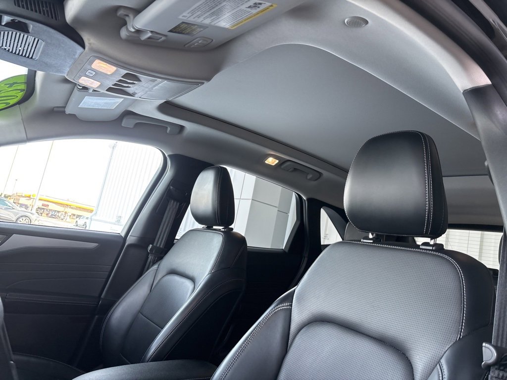 Used 2024 Ford Escape Platinum image 9