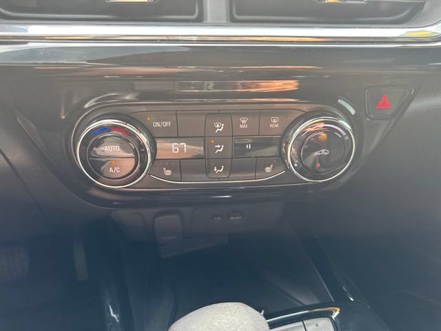 Used 2025 Chevrolet Trax RS w/ Sunroof Package FWD image 9