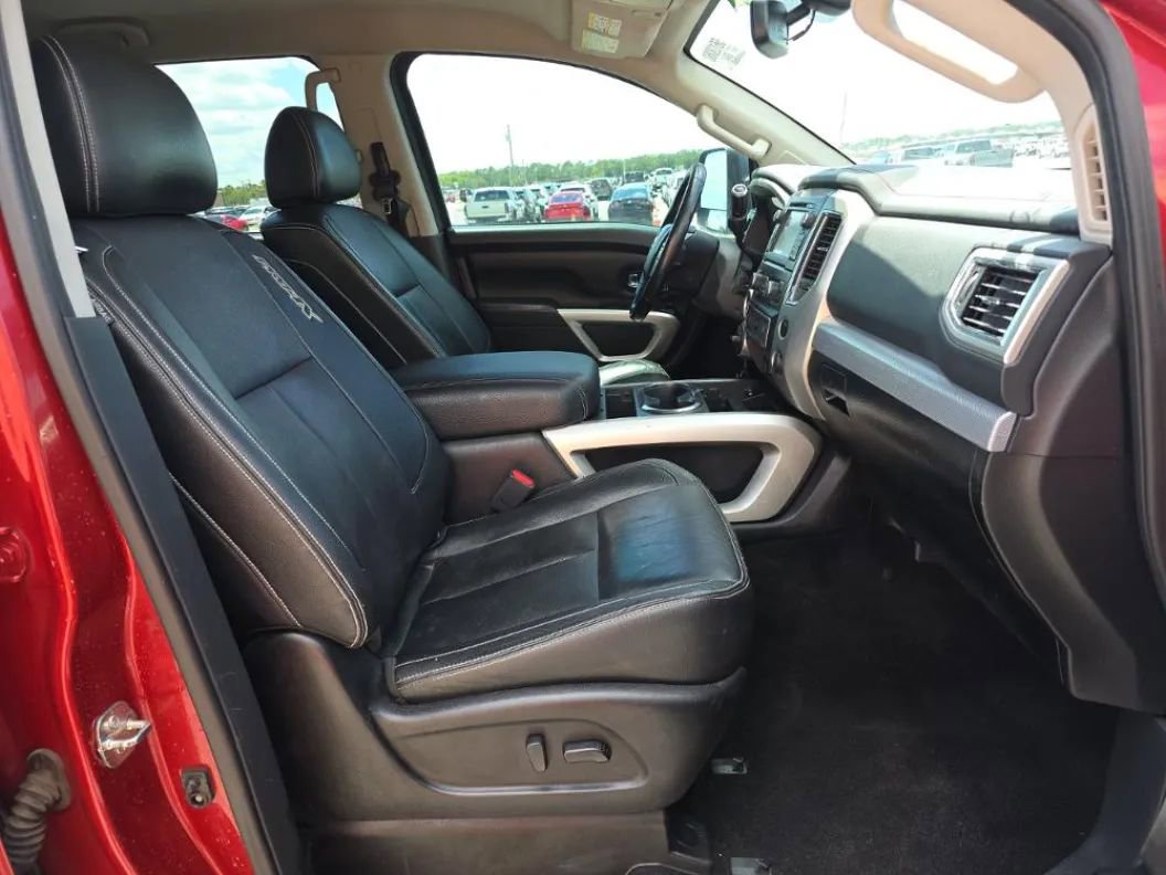 Used 2018 Nissan Titan PRO-4X w/ Pro-4x Convenience Package AWD/4WD image 10
