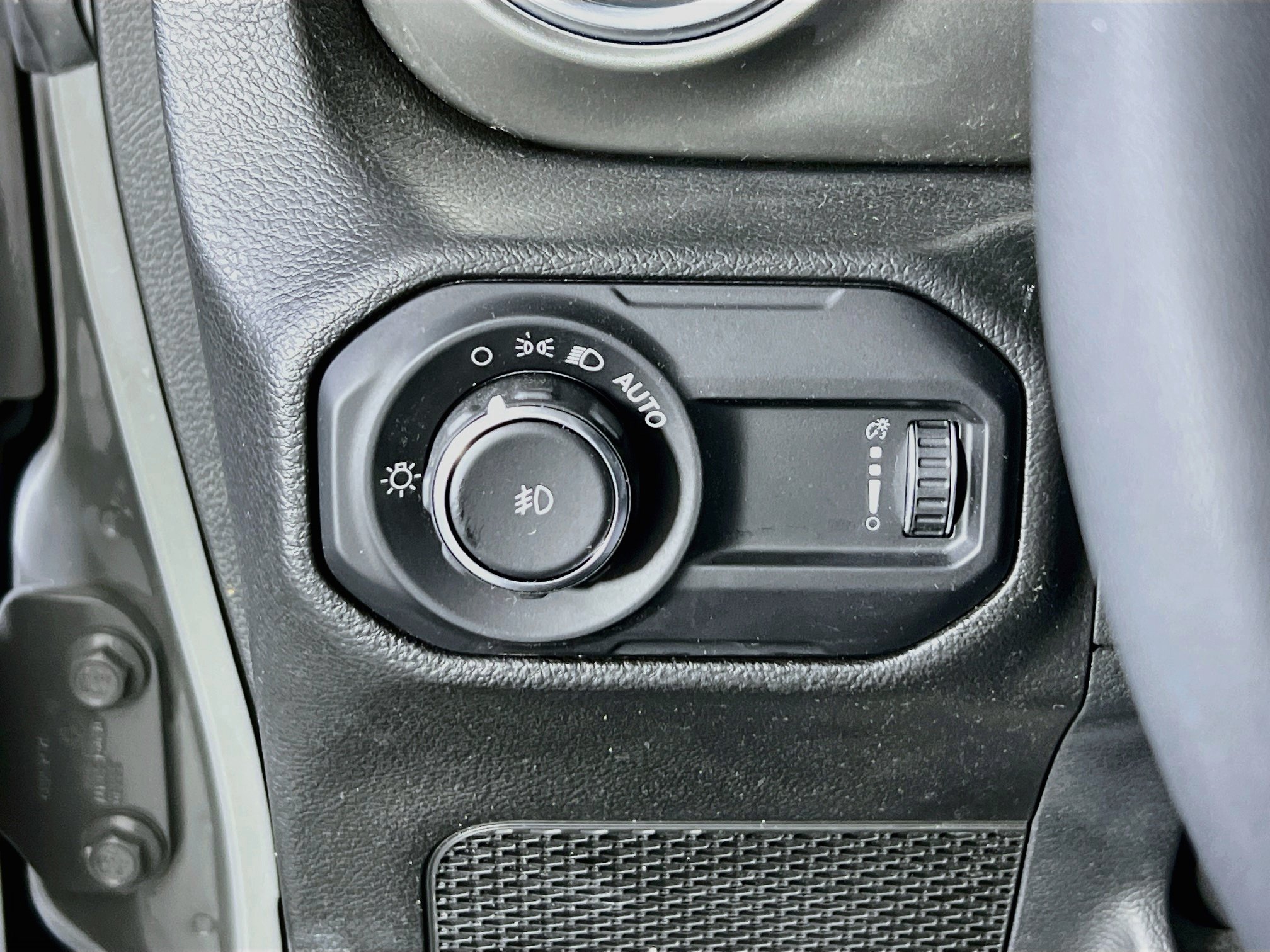 Used 2023 Jeep Wrangler Unlimited Sahara w/ Cold Weather Group AWD/4WD image 10