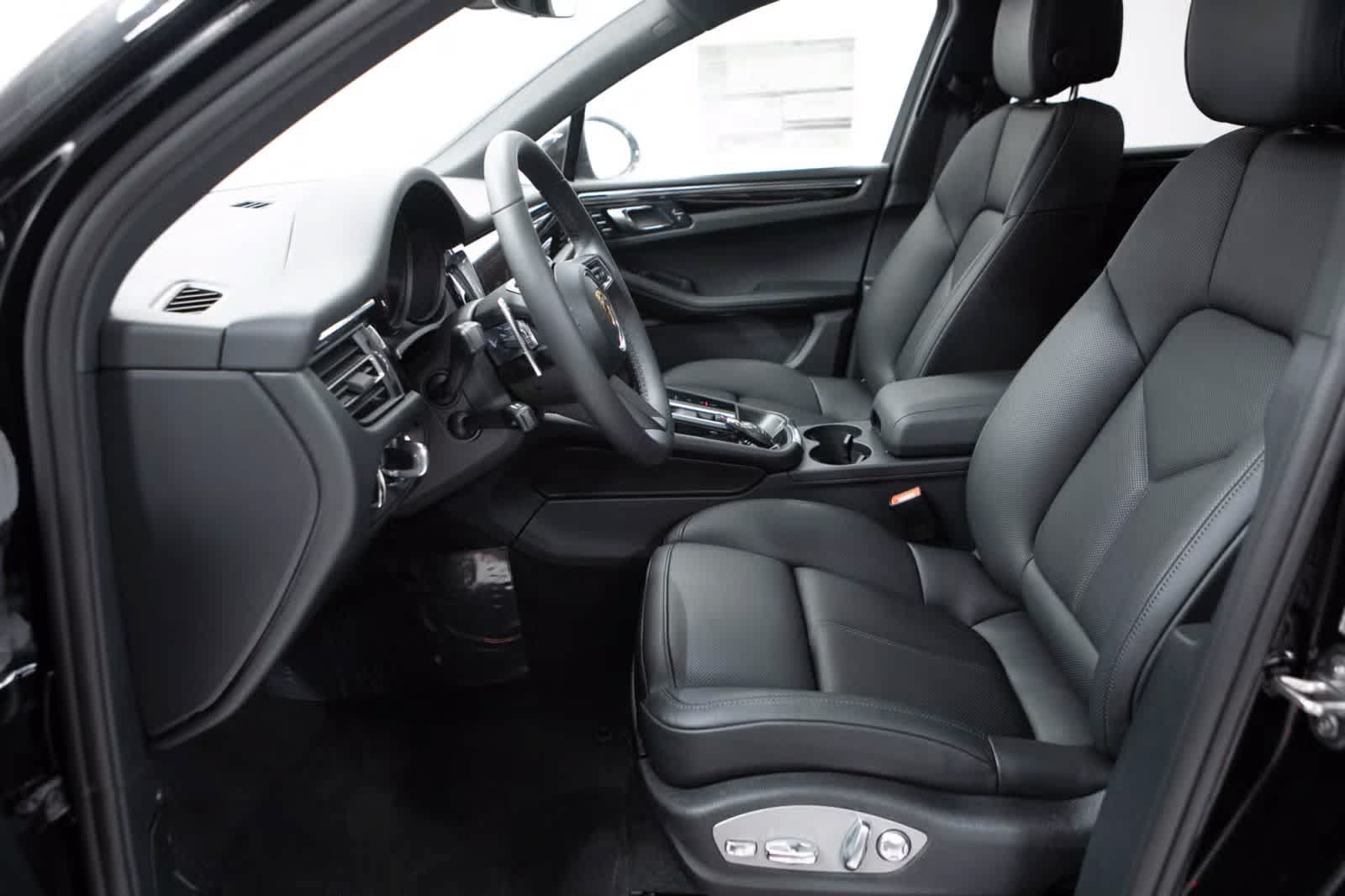 Certified 2026 Porsche Macan AWD/4WD image 22
