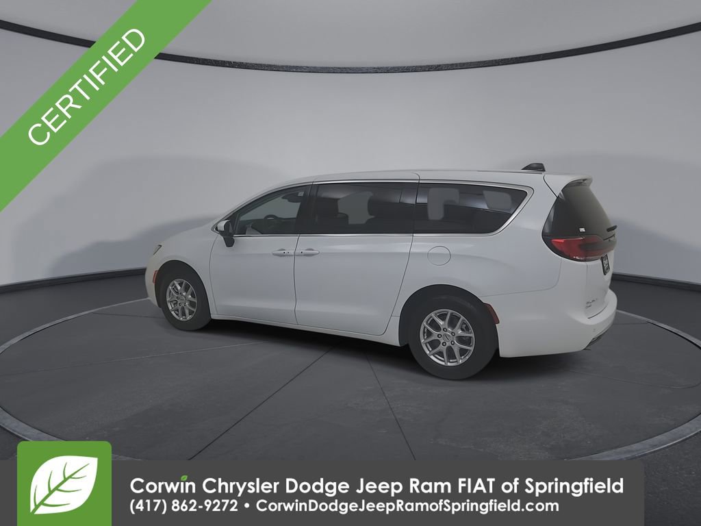 Certified 2023 Chrysler Pacifica Touring-L image 10