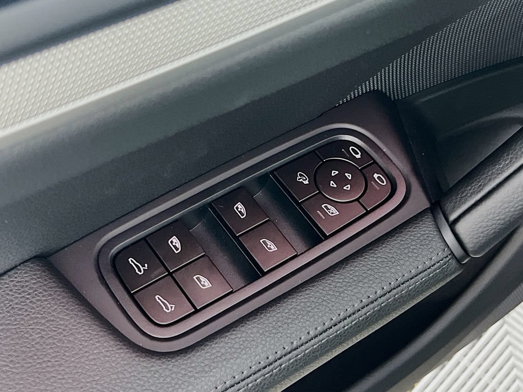 New 2026 Porsche Cayenne Coupe AWD/4WD image 20