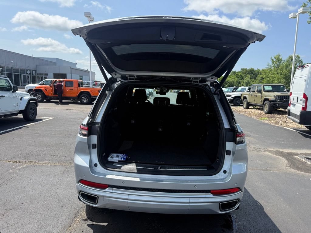 Used 2023 Jeep Grand Cherokee Summit AWD/4WD image 47