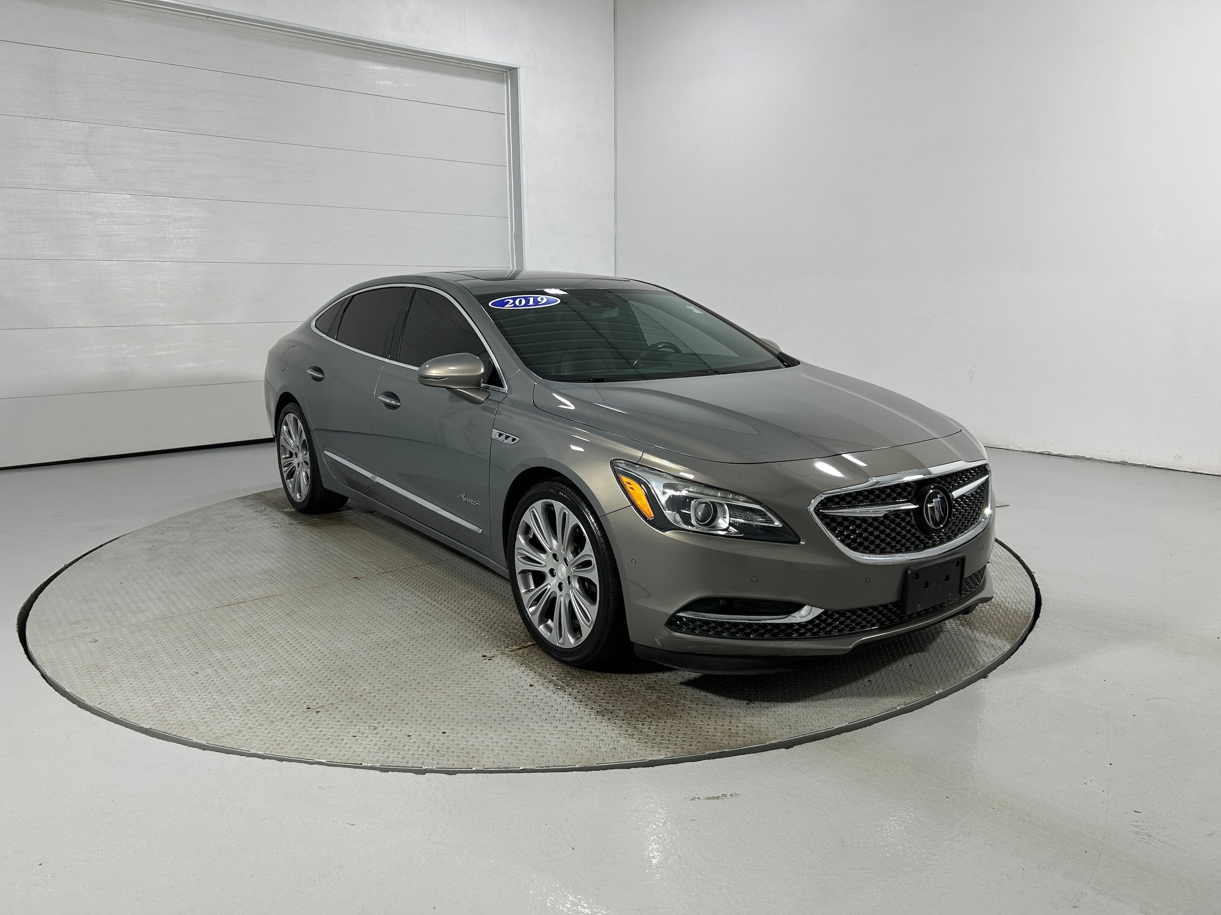 Used 2019 Buick LaCrosse Avenir w/ Driver Confidence Package II AWD/4WD image 2