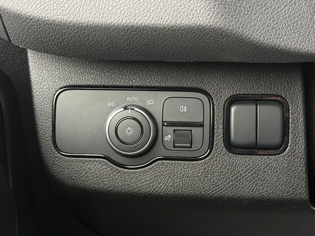 Used 2024 Mercedes-Benz Sprinter 2500 w/ Acoustic Package image 28