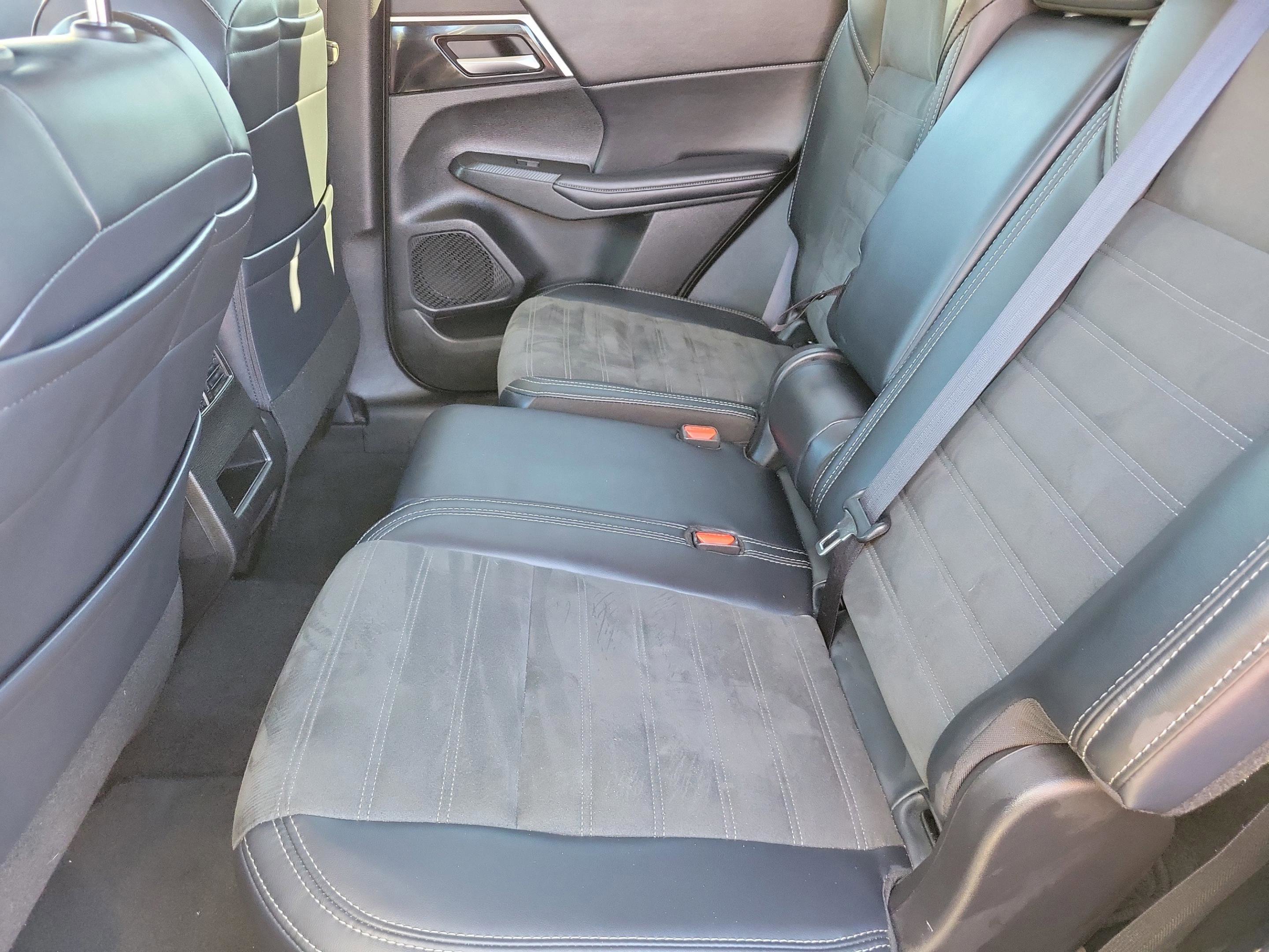 Used 2024 Mitsubishi Outlander SE image 20