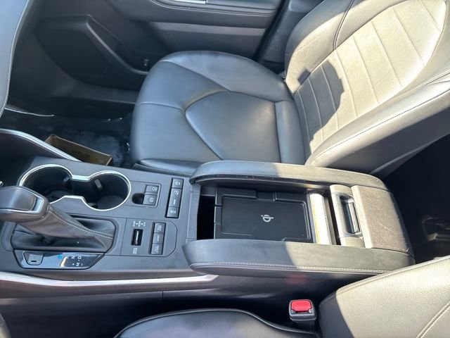 Used 2022 Toyota Highlander XLE image 28