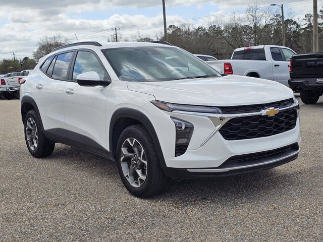 Used 2025 Chevrolet Trax LT w/ LT Convenience Package FWD image 6