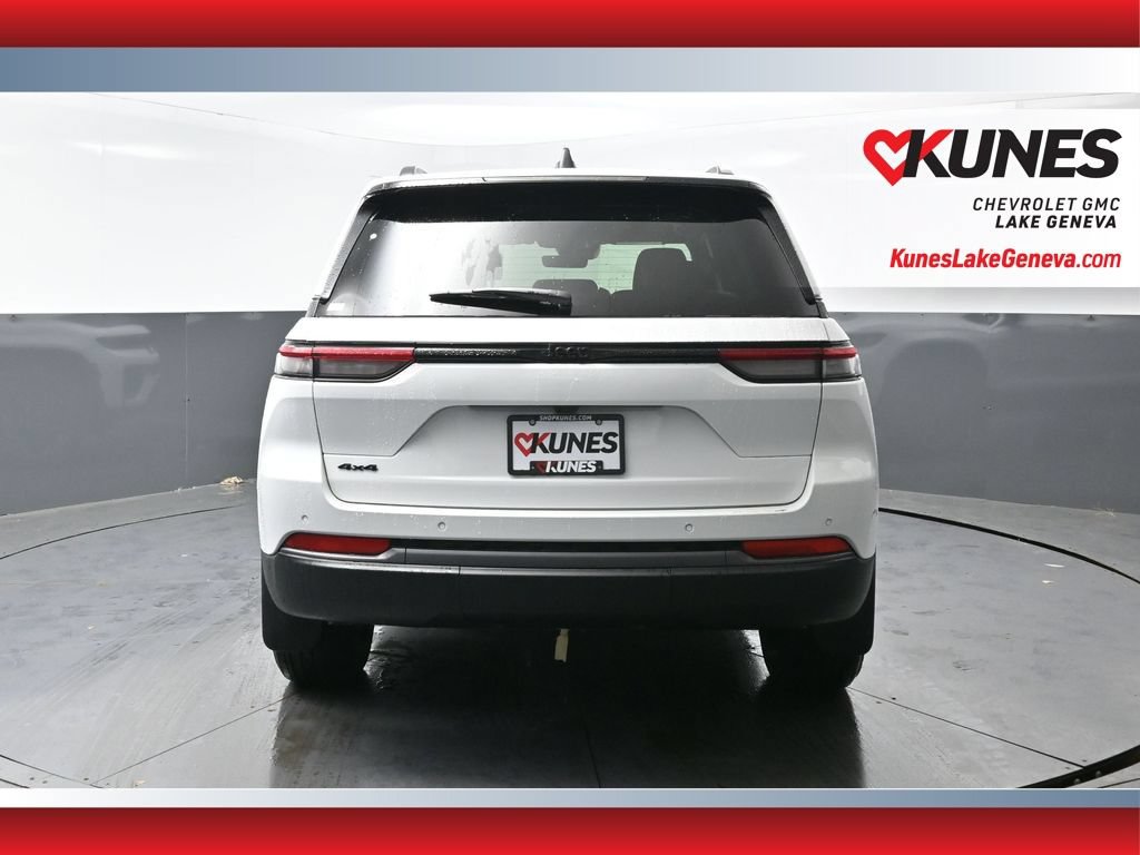 Used 2026 Jeep Grand Cherokee Altitude AWD/4WD image 10