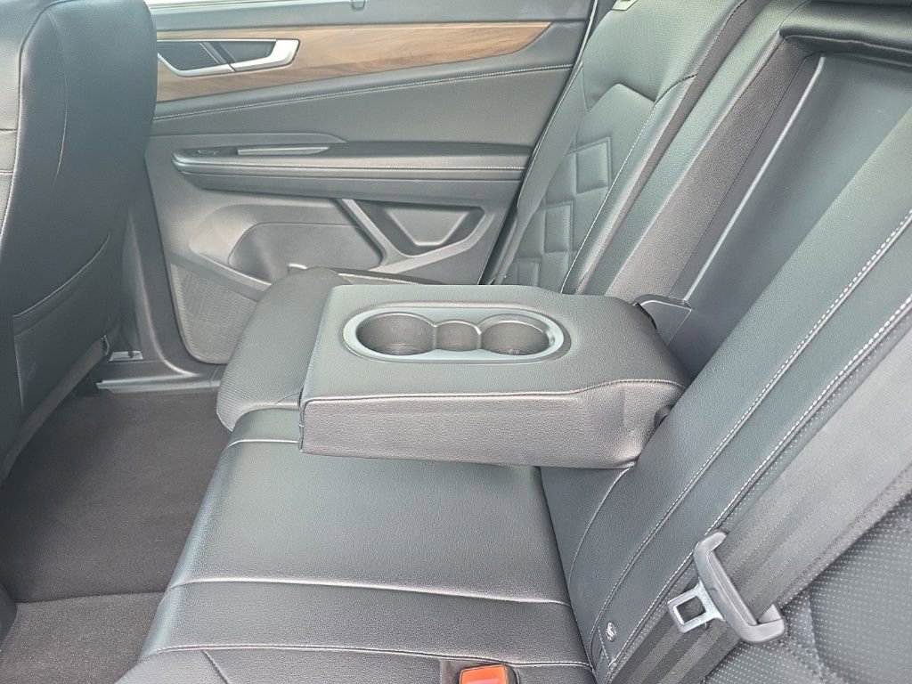 Used 2025 Volkswagen Atlas SE image 19