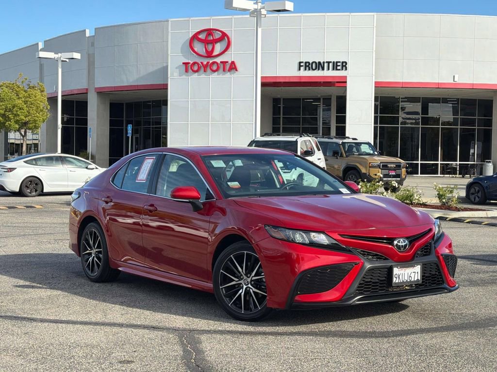 Certified 2024 Toyota Camry SE FWD image 1