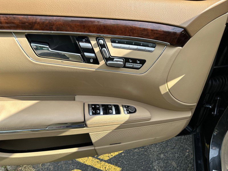 Used 2011 Mercedes-Benz S 550 4MATIC image 10