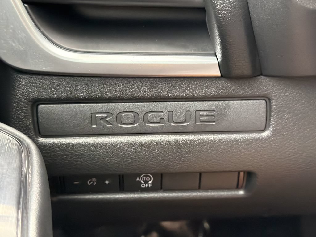 Used 2024 Nissan Rogue S AWD/4WD image 12