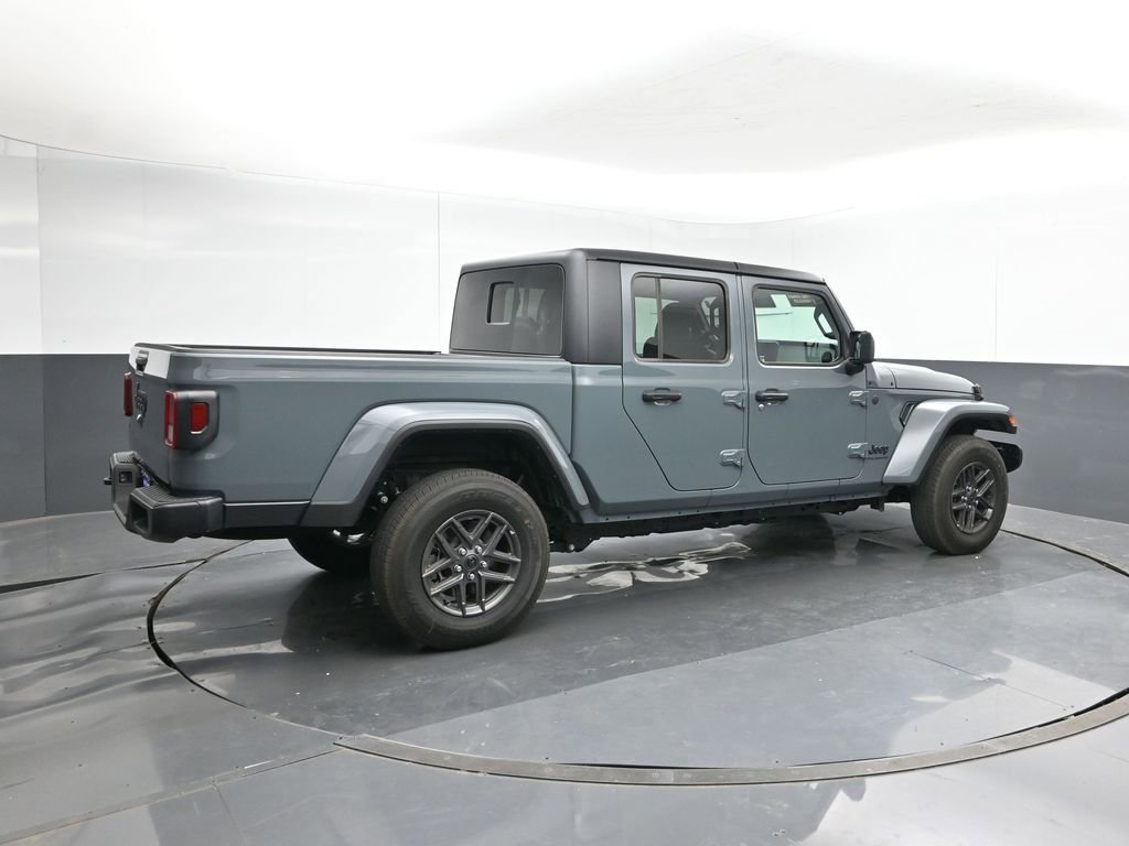 Used 2025 Jeep Gladiator Sport image 5