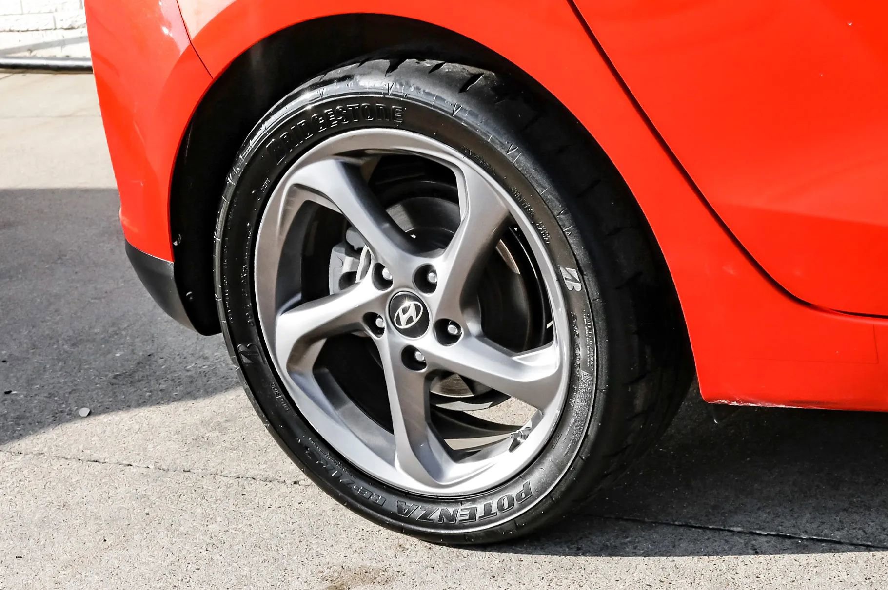 Used 2020 Hyundai Veloster 2.0 FWD image 39
