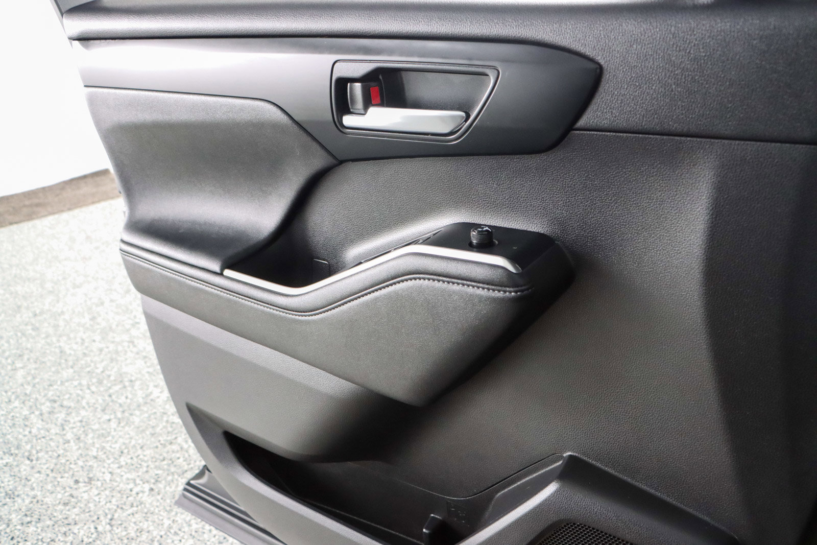 Used 2024 Toyota Highlander XLE image 22