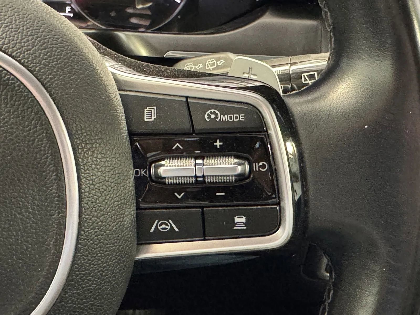 Used 2023 Kia Sorento EX image 17