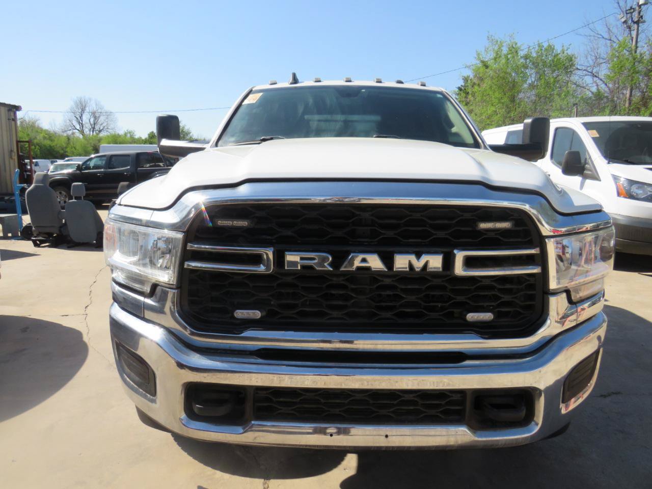 Used 2019 RAM 3500 Tradesman w/ Chrome Appearance Group AWD/4WD image 2