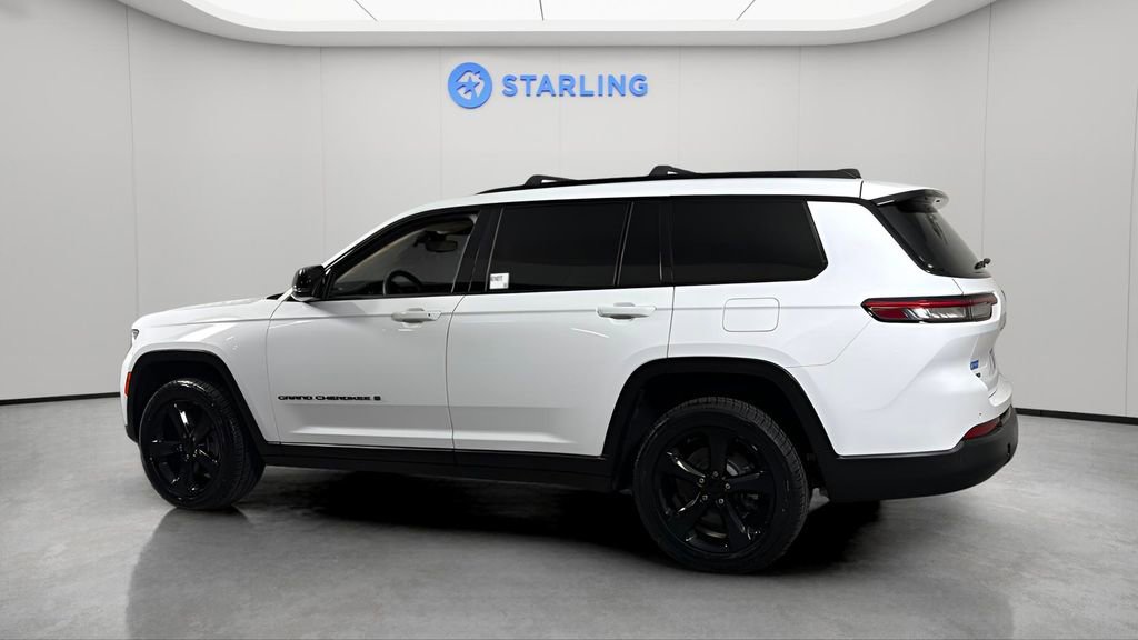 Used 2022 Jeep Grand Cherokee L Limited w/ Black Appearance Package image 4