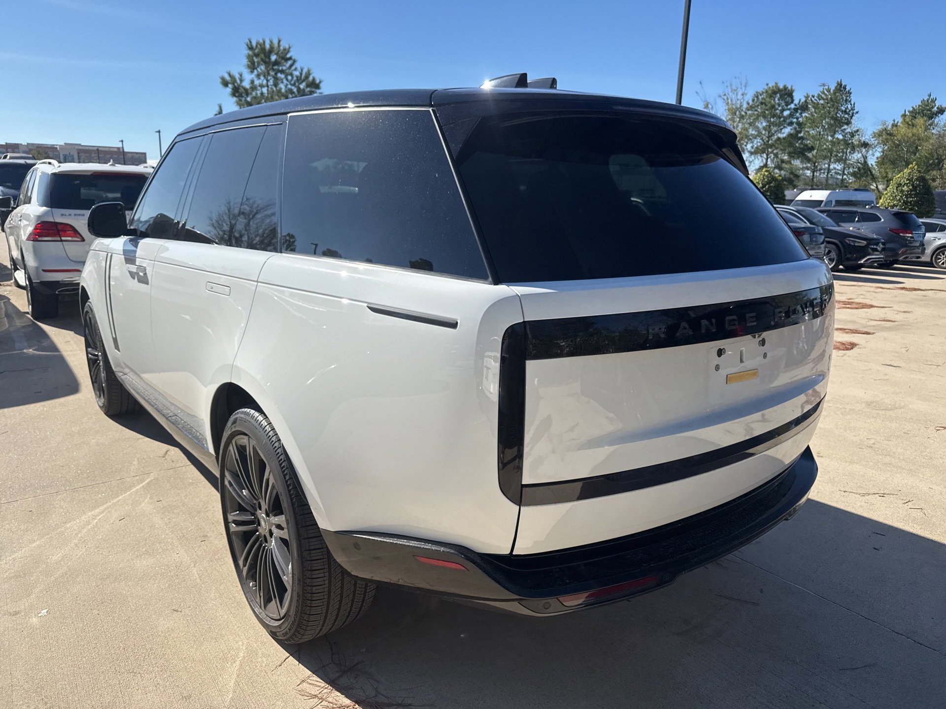 Used 2025 Land Rover Range Rover SE image 6