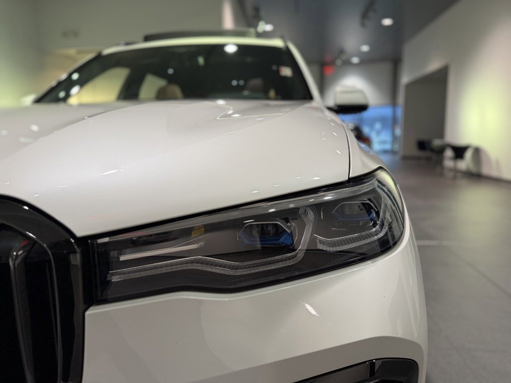 Used 2020 BMW X7 M50i image 31