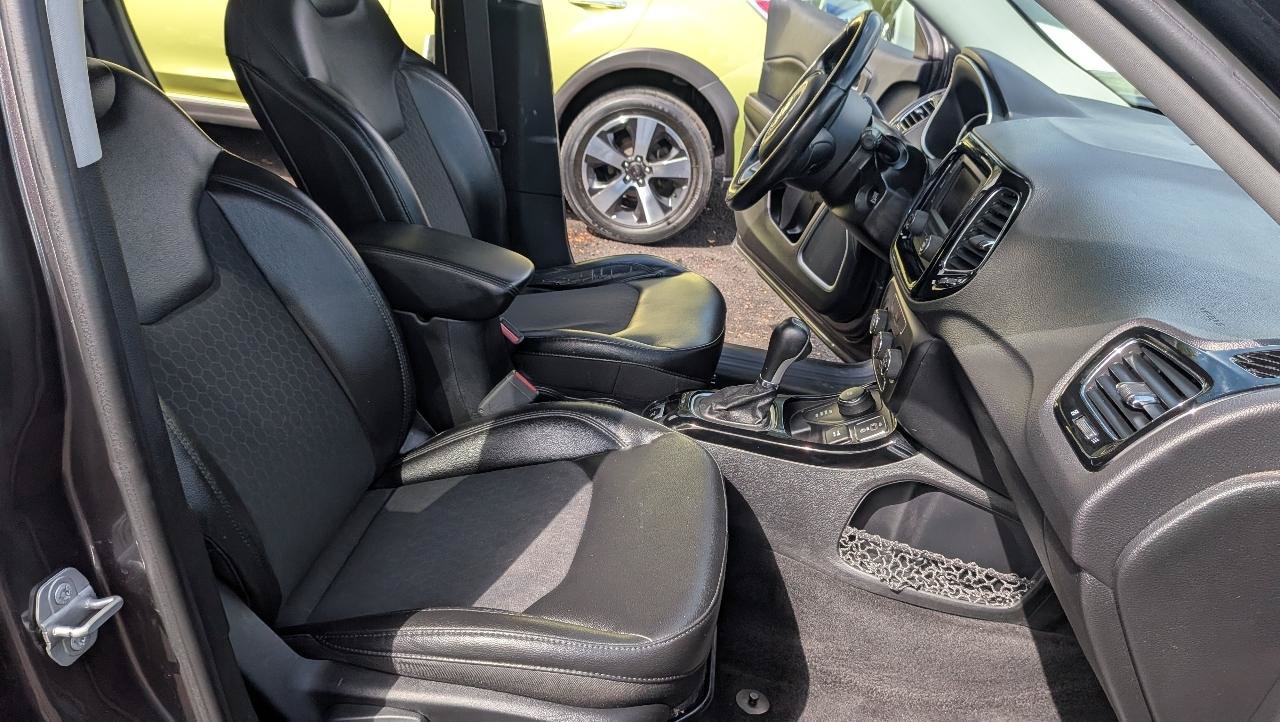 Used 2018 Jeep Compass Latitude AWD/4WD image 14