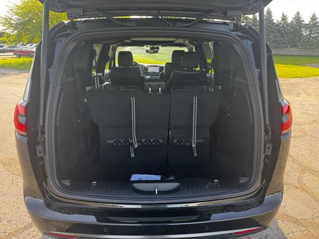 New 2027 Chrysler Pacifica Limited AWD/4WD image 17