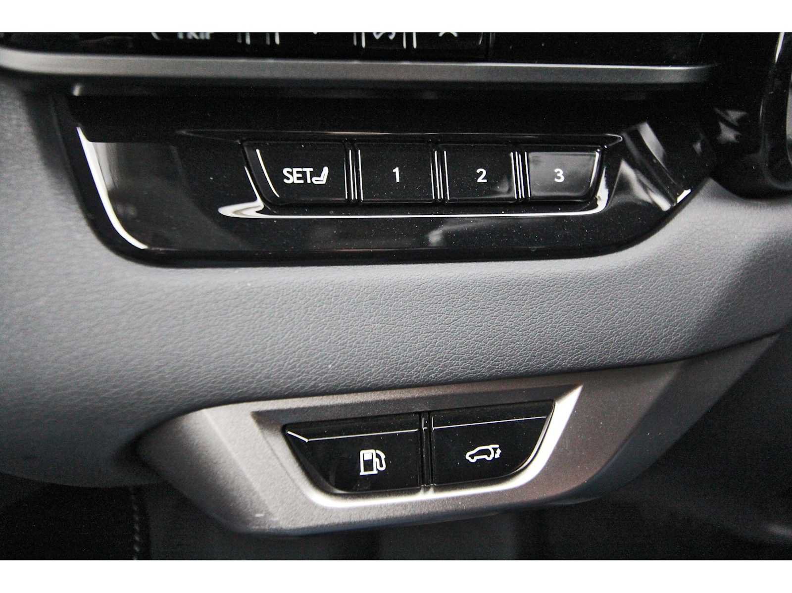 Used 2025 Lexus RX 450h AWD w/ Convenience Package image 19