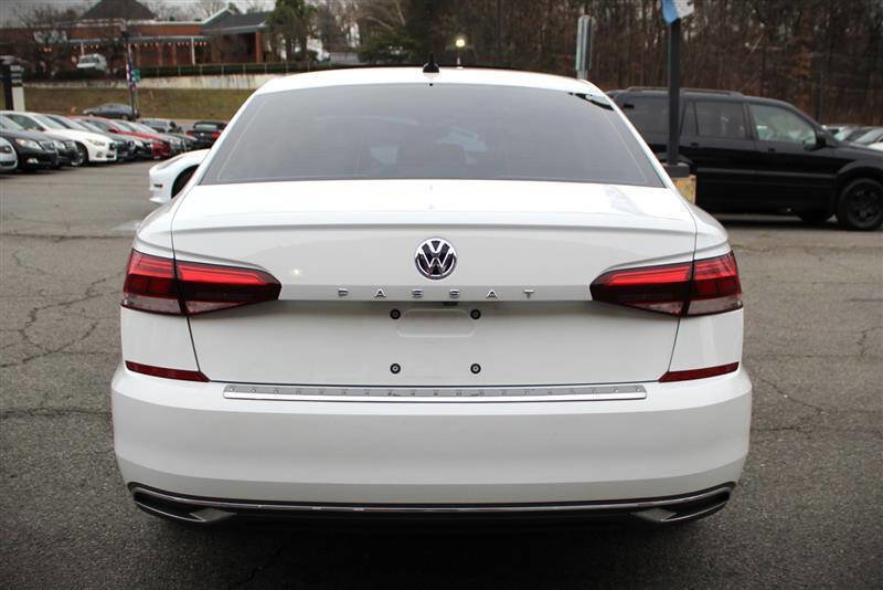 Used 2021 Volkswagen Passat 2.0T SE image 4