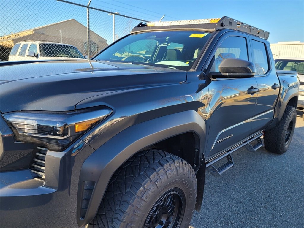 Used 2024 Toyota Tacoma TRD Off-Road image 10