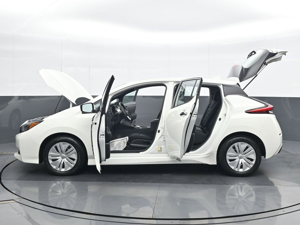 Used 2023 Nissan Leaf S image 27