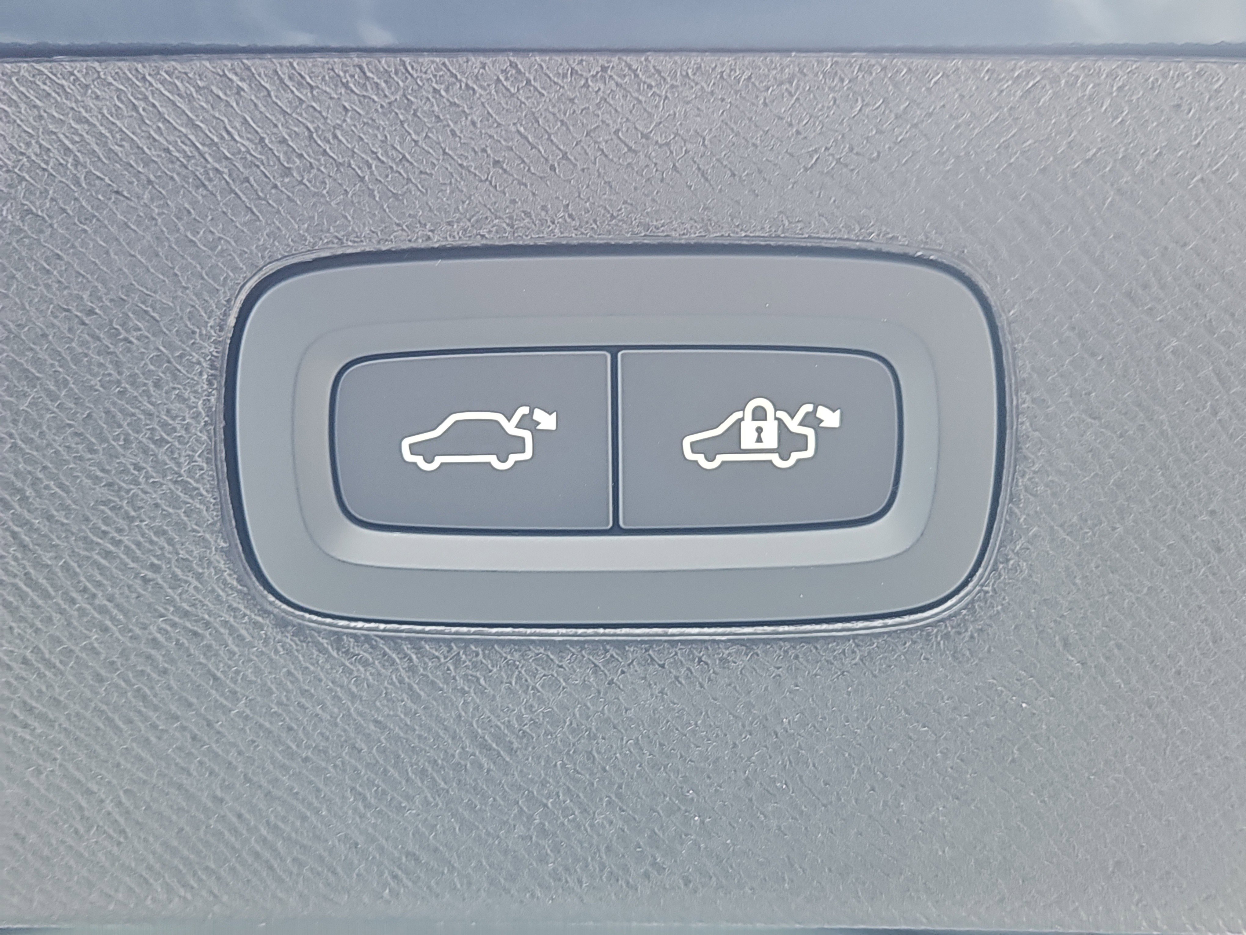 New 2026 Volvo XC90 B6 Plus w/ Protection Package Premier image 13