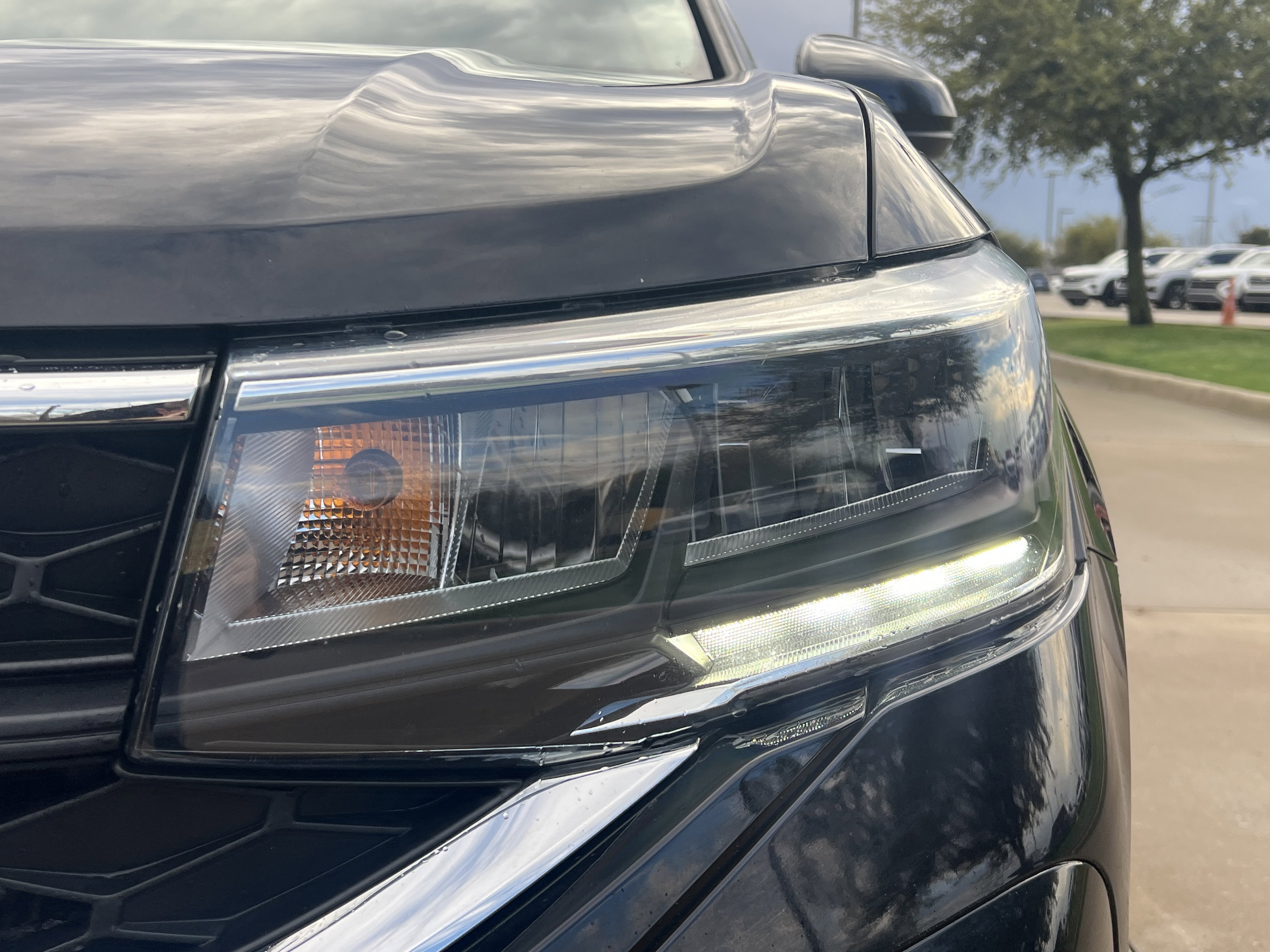 Certified 2023 Volkswagen Taos SE w/ Panoramic Sunroof Package FWD image 6