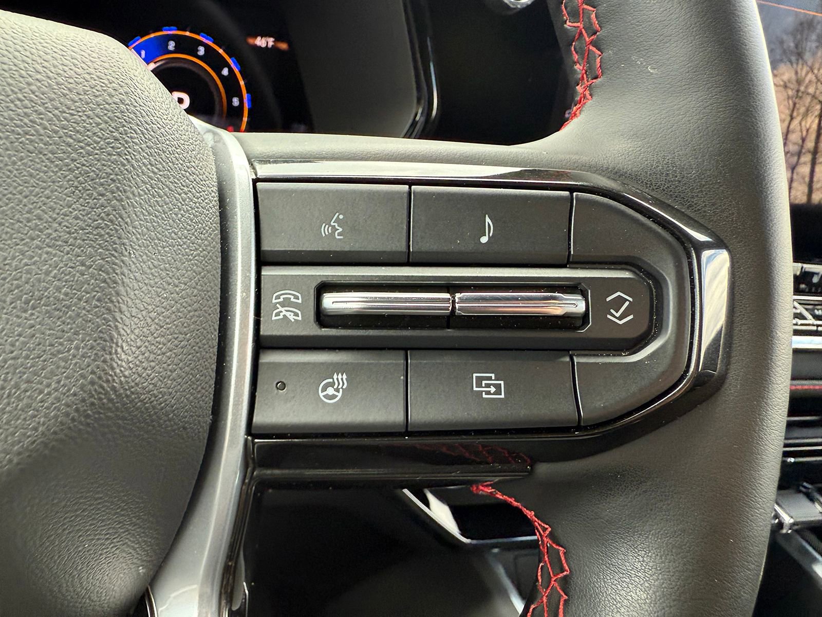 Used 2024 Chevrolet Colorado Z71 w/ Z71 Convenience Package 2 image 32