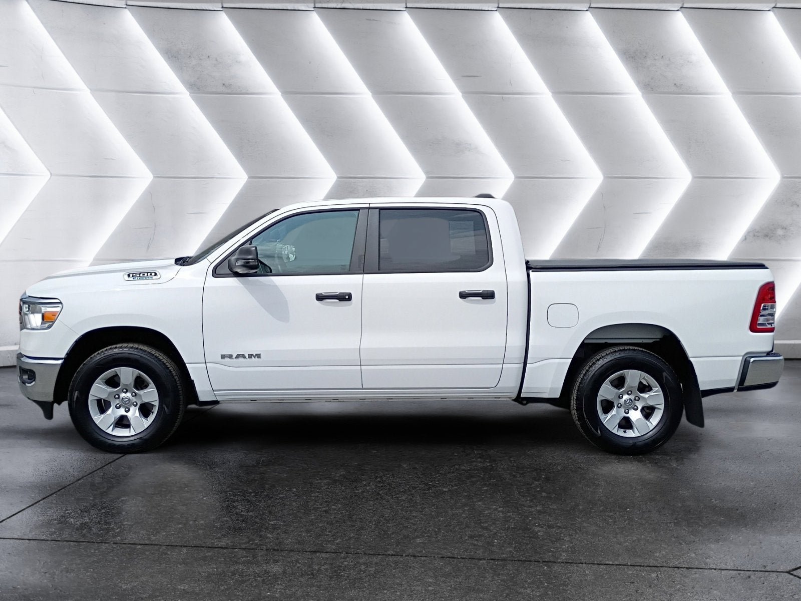 Used 2023 RAM 1500 Big Horn AWD/4WD image 3