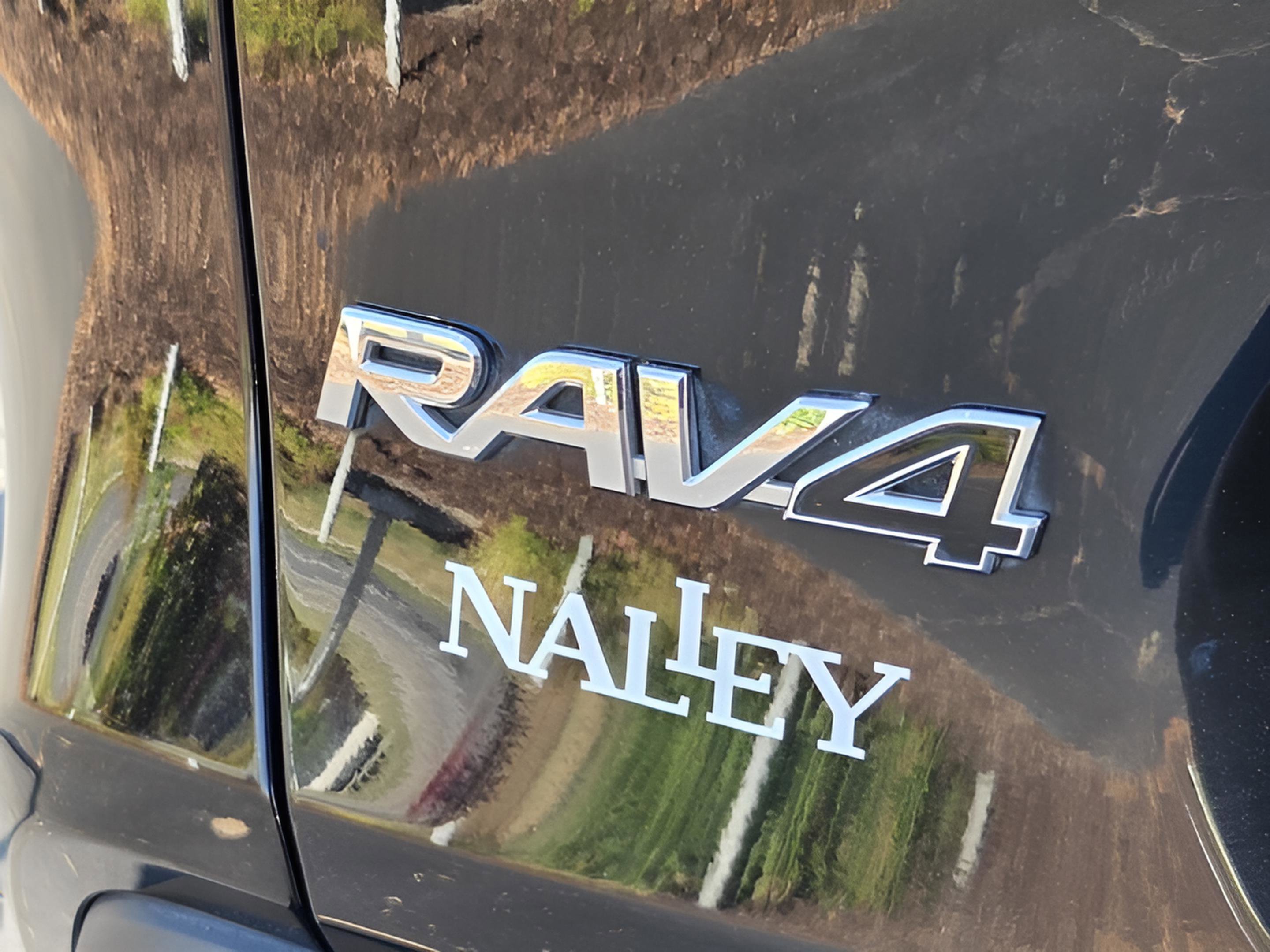 Certified 2021 Toyota RAV4 XLE Premium FWD image 31
